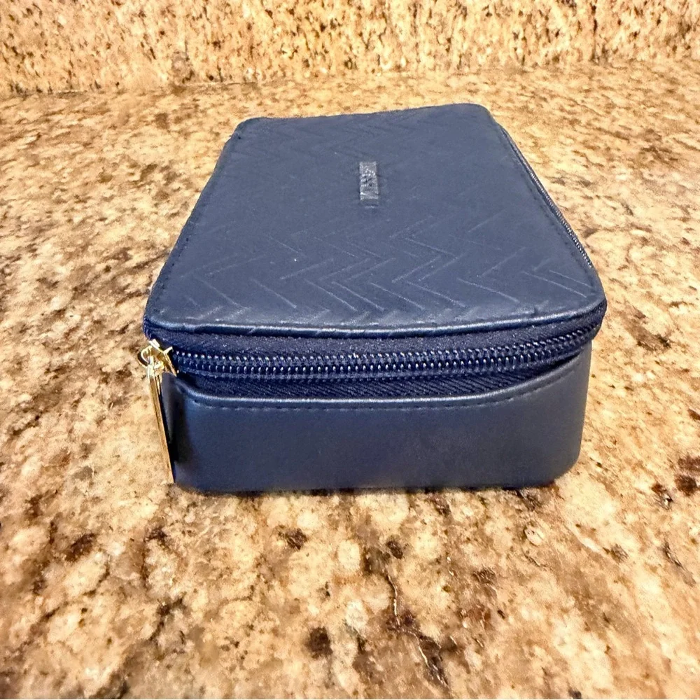 Missoni For Delta Navy Blue Chevron Rectangle Jewelry Toiletries Case Bag Travel